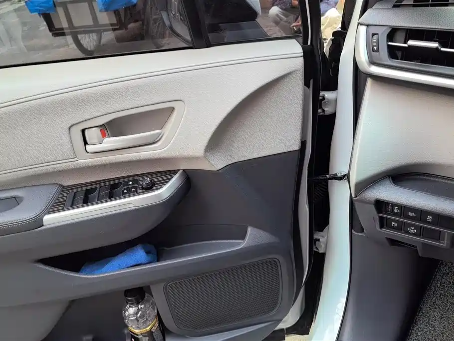Toyota Granvia 2023 2.5L Comfort