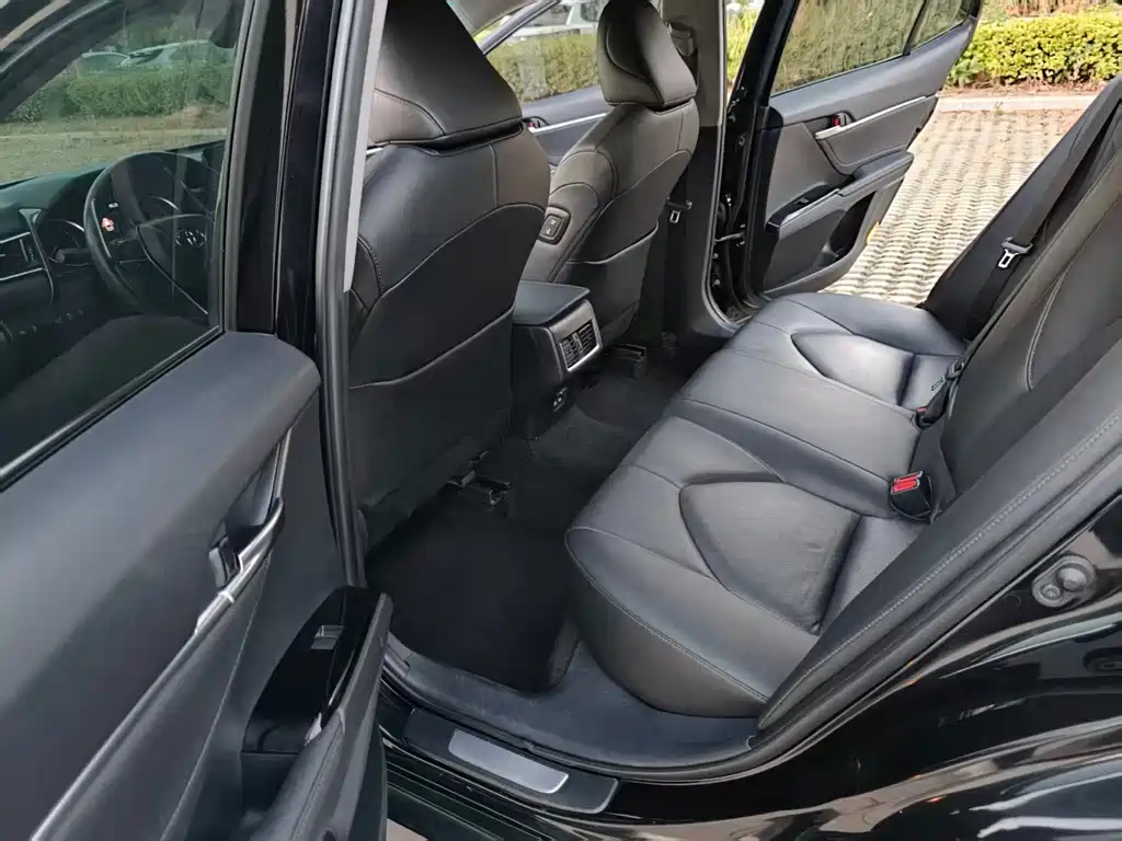 Toyota Camry — миниатюра 11