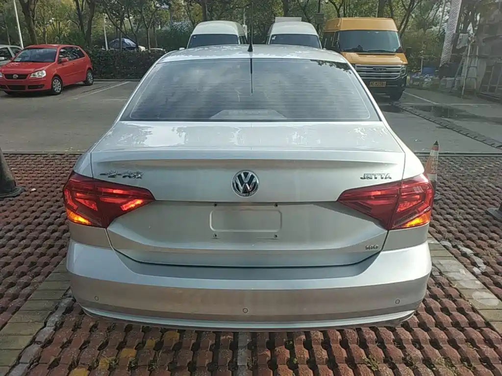 Volkswagen Jetta — миниатюра 6