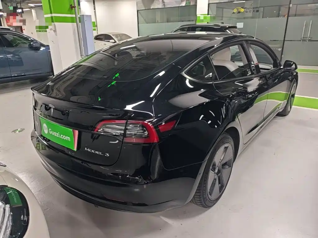 Tesla Model 3 — миниатюра 7