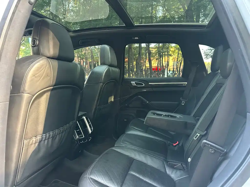 Porsche Cayenne — миниатюра 16