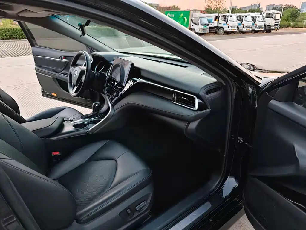 Toyota Camry — миниатюра 9