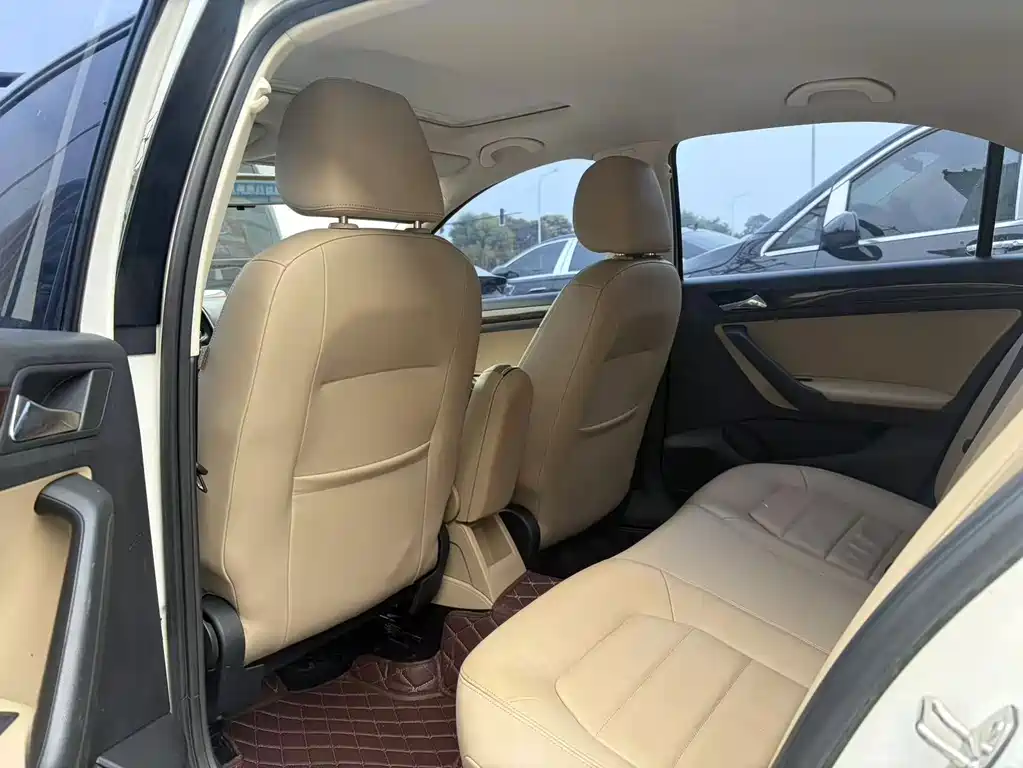 Volkswagen Jetta — миниатюра 6