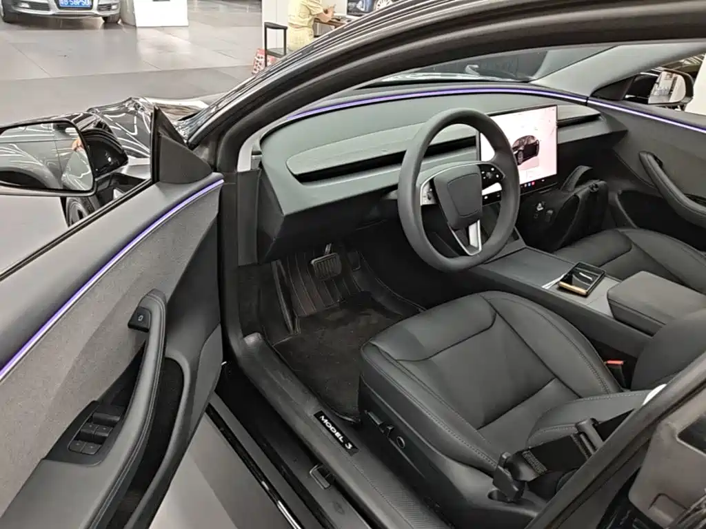 Tesla Model 3 — миниатюра 16