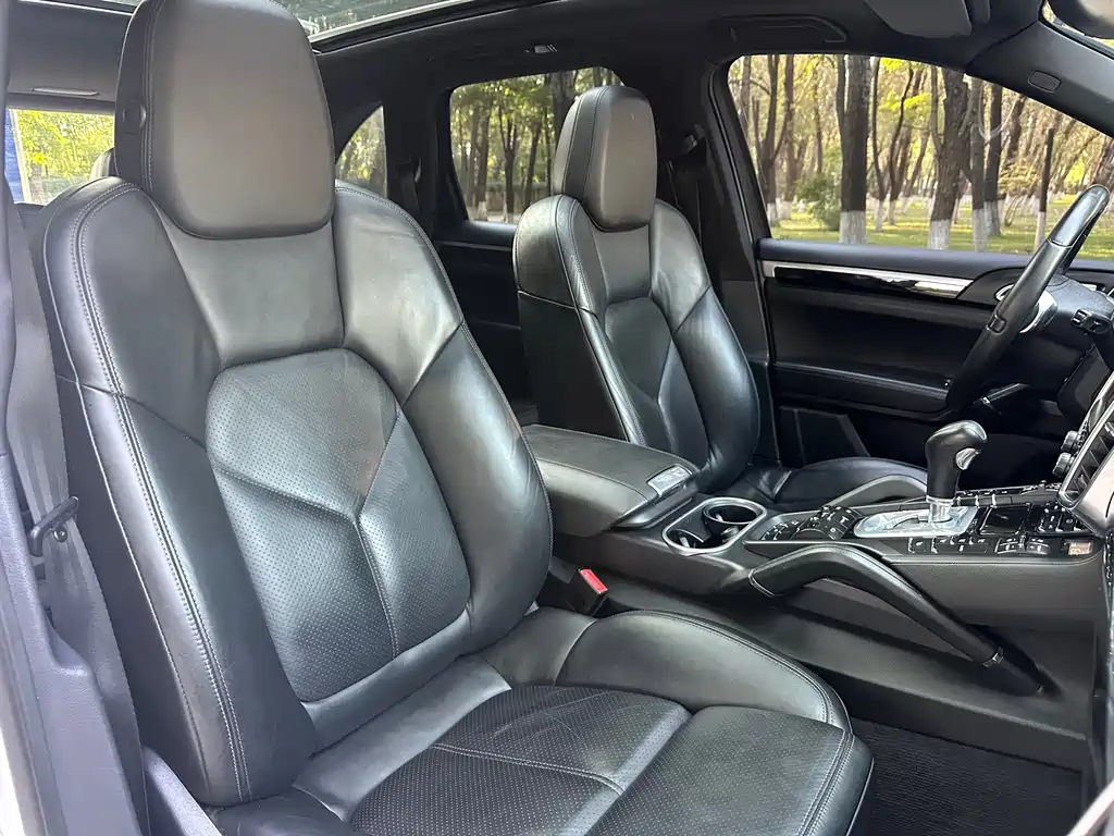 Porsche Cayenne — миниатюра 22