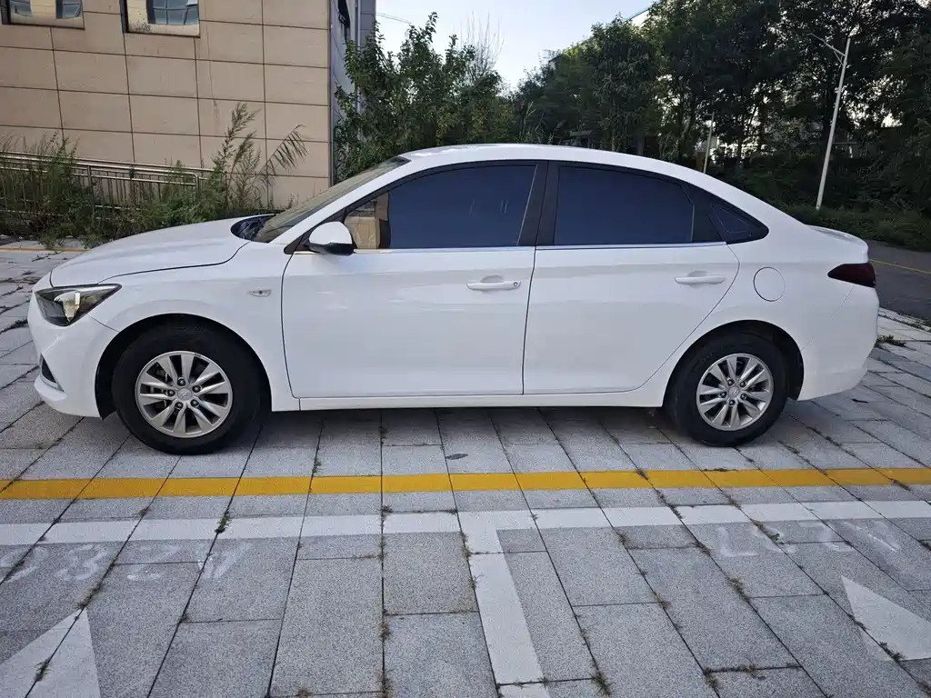 Hyundai Elantra — миниатюра 3