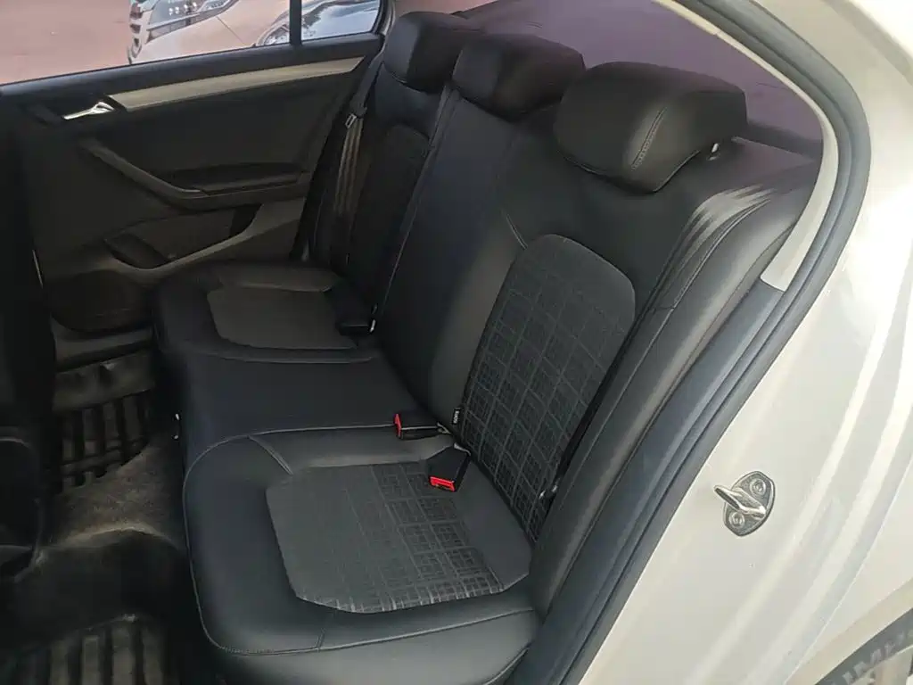 Volkswagen Jetta — миниатюра 17