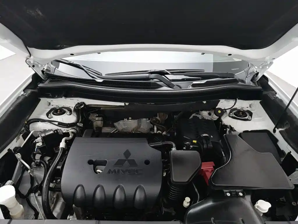 Mitsubishi Outlander — миниатюра 6