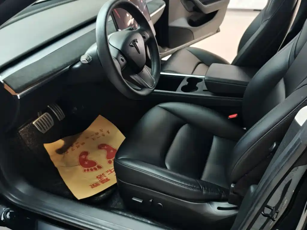 Tesla Model 3 — миниатюра 4