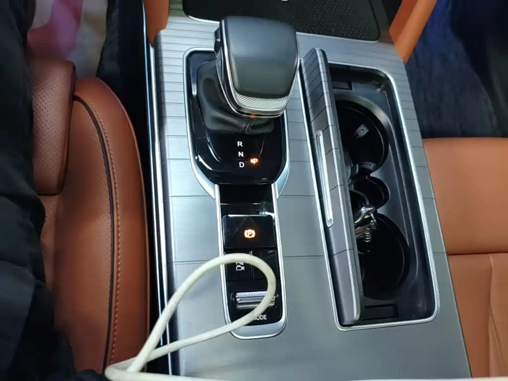 Hongqi Hongqi HS7 PHEV — миниатюра 14