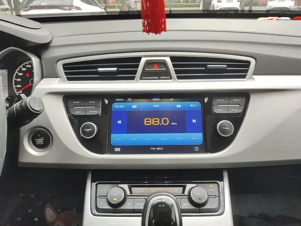 Geely Boyue — миниатюра 13