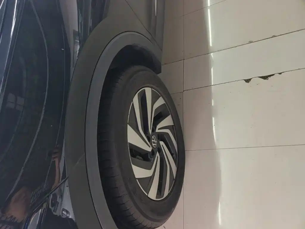 Volkswagen Tiguan L — миниатюра 23