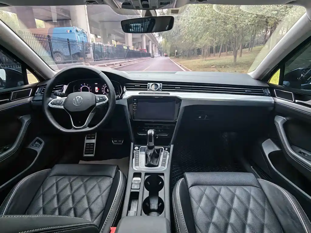 Volkswagen Magotan PHEV — миниатюра 4