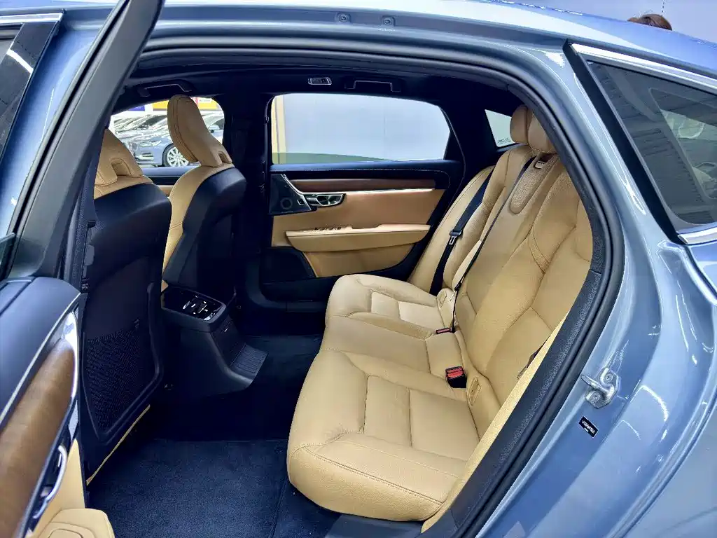 Volvo S90 PHEV — миниатюра 12