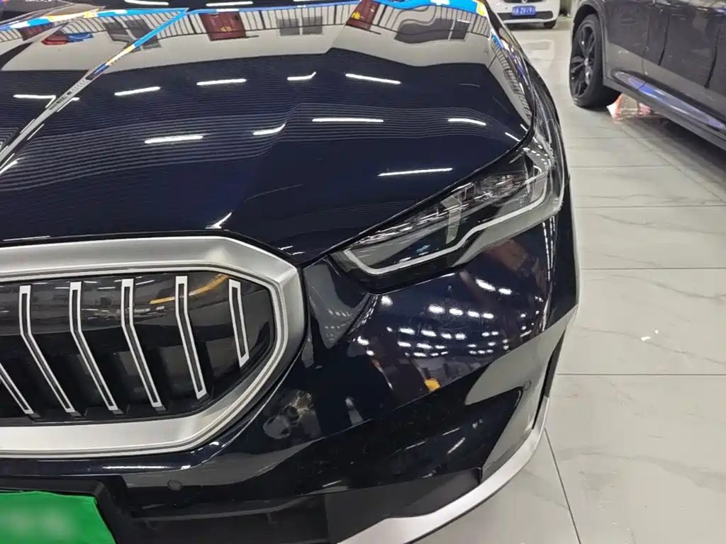 BMW 5 Series — миниатюра 24