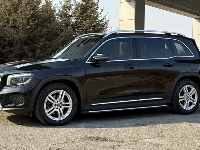MERCEDES-BENZ GLB