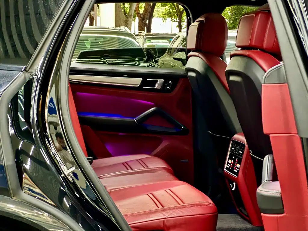 Porsche Cayenne — миниатюра 9