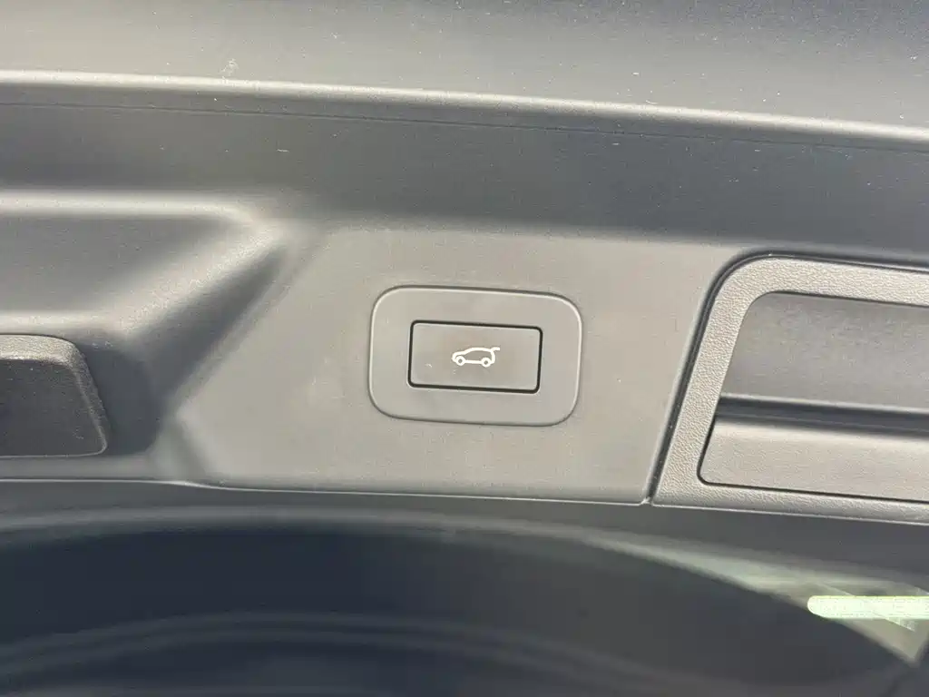 Land Rover Velar — миниатюра 17