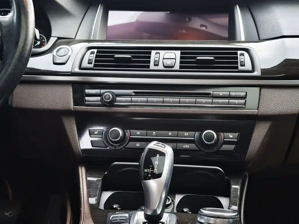 BMW 5 Series — миниатюра 6