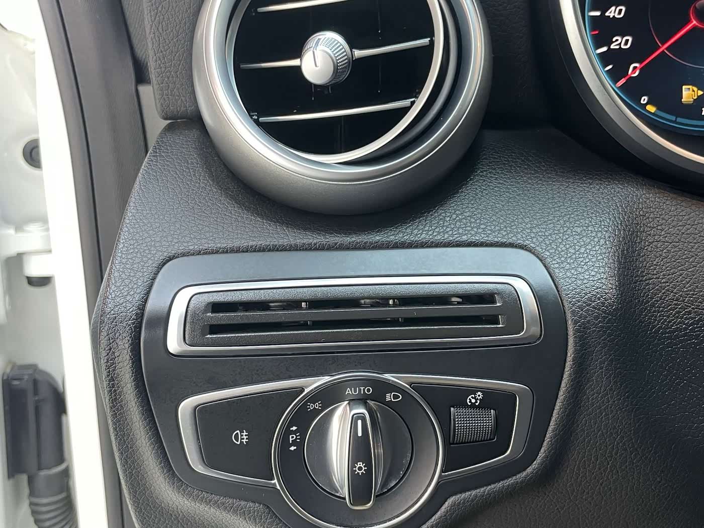 Mercedes-Benz C-Class 1.5 л 2021 г. Белый, пробег 29000 км