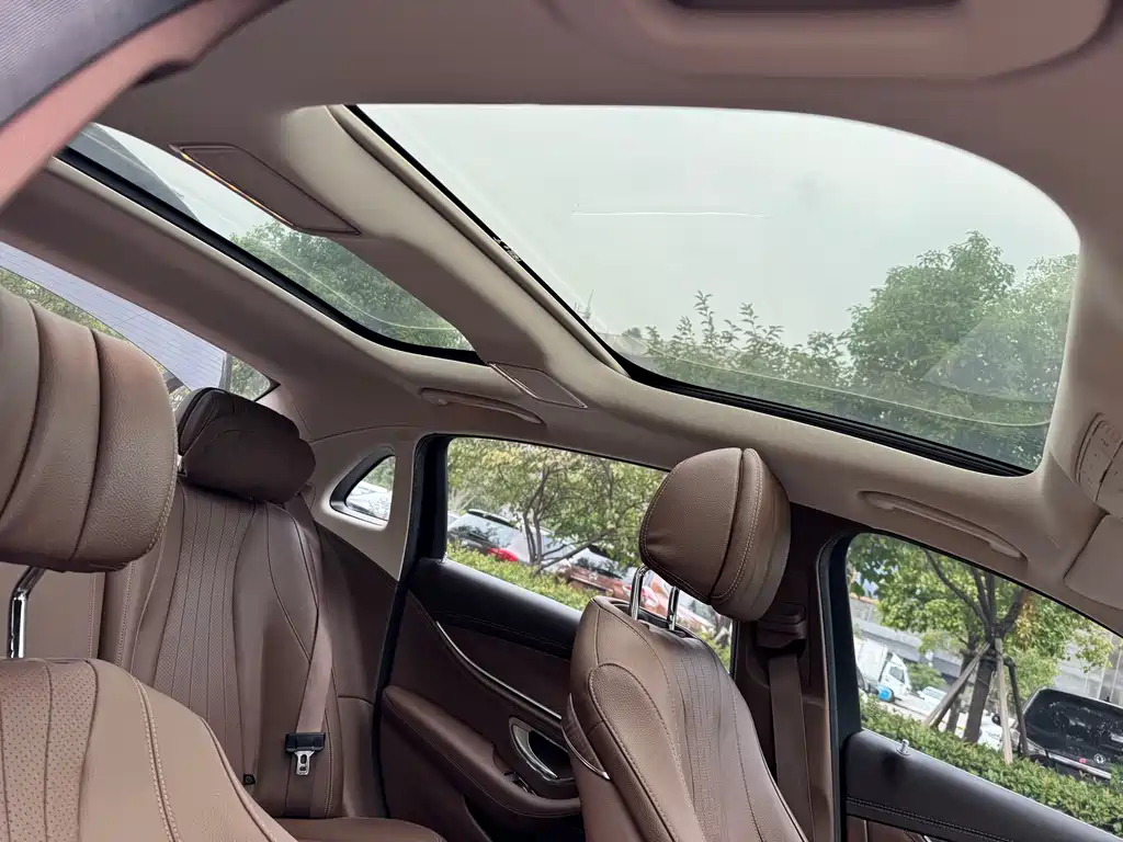 Mercedes-Benz E-Class — миниатюра 21