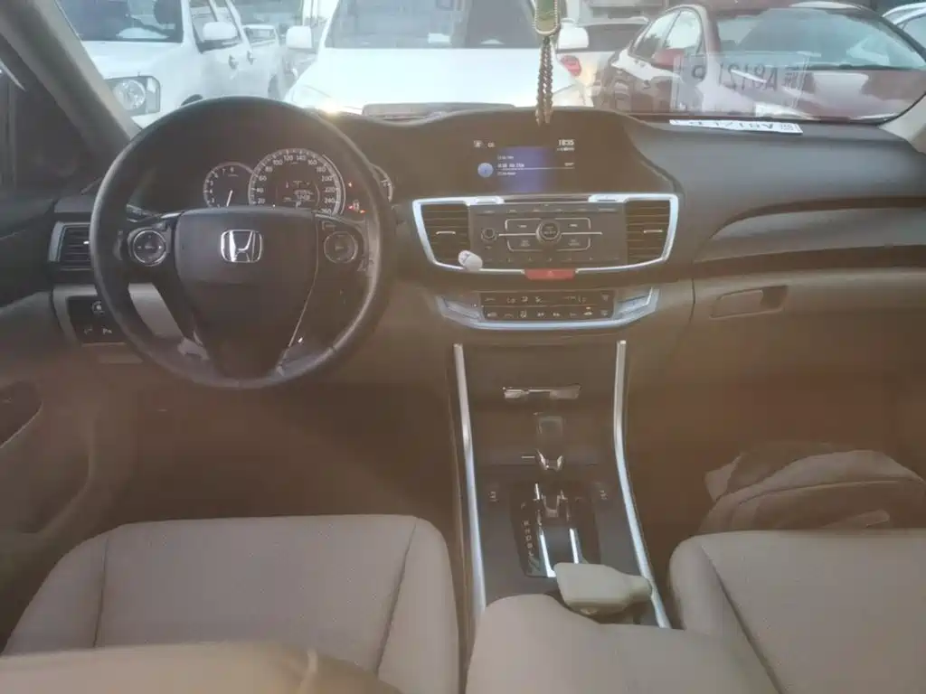 Honda Accord — миниатюра 10
