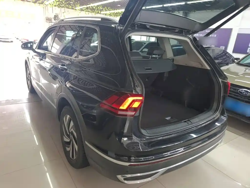Volkswagen Tiguan L — миниатюра 5