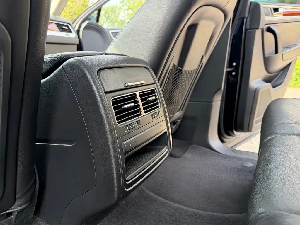 Volkswagen Touareg — миниатюра 12