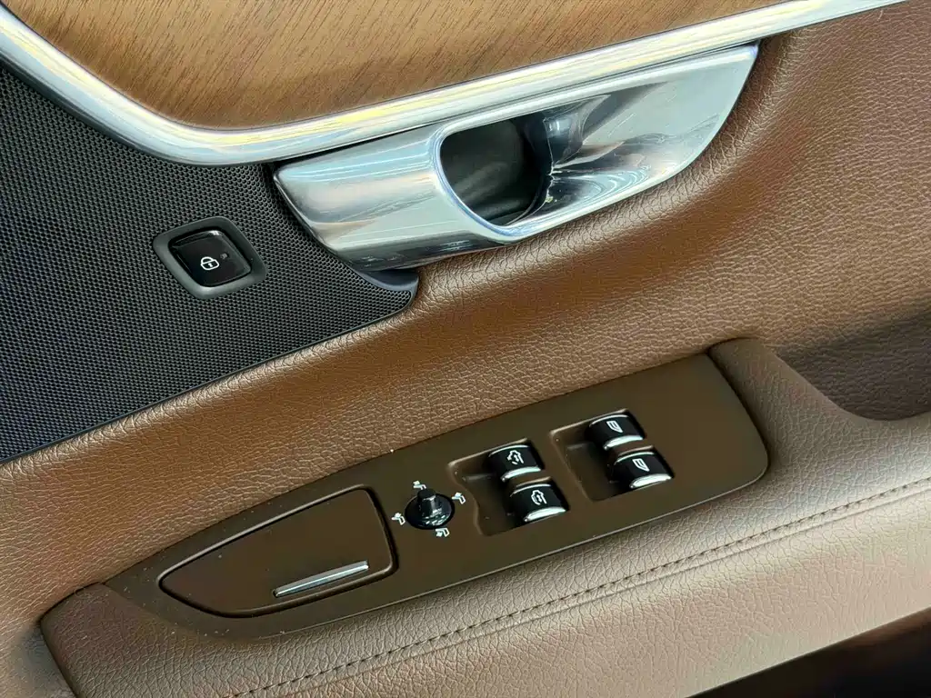 Volvo S90 — миниатюра 20