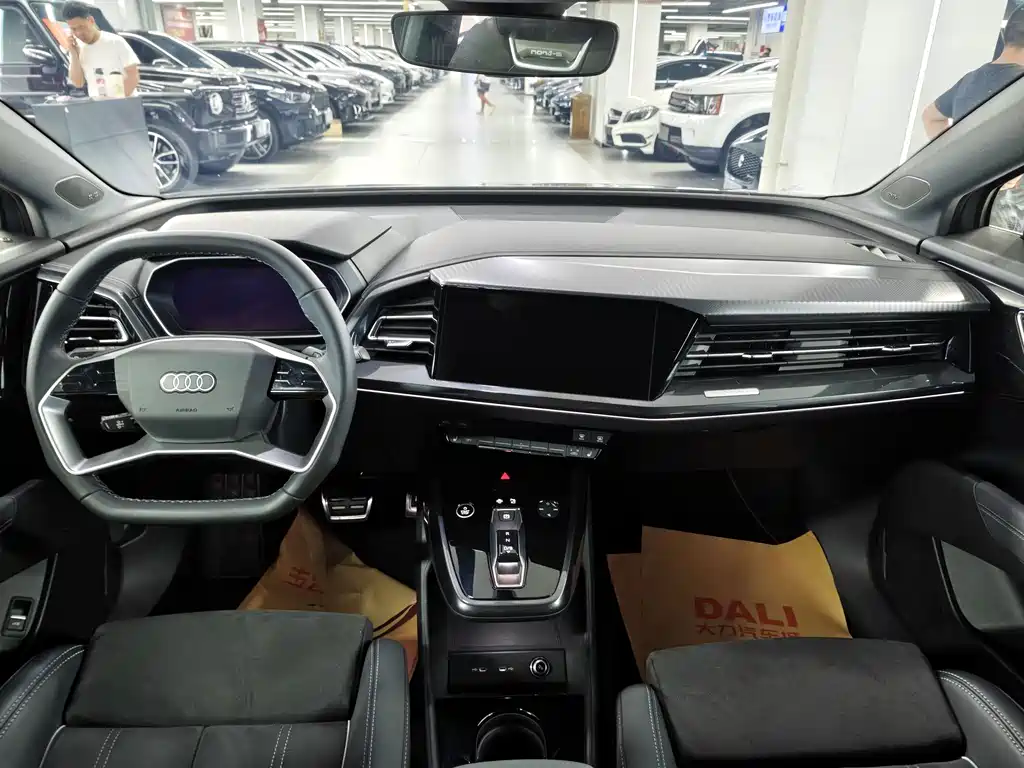 Audi Q4 e-tron — миниатюра 4