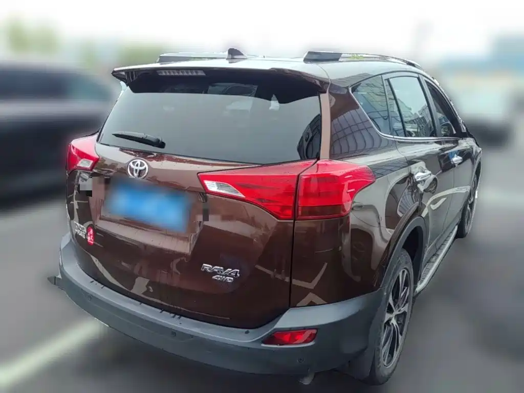 Toyota RAV4 — миниатюра 10
