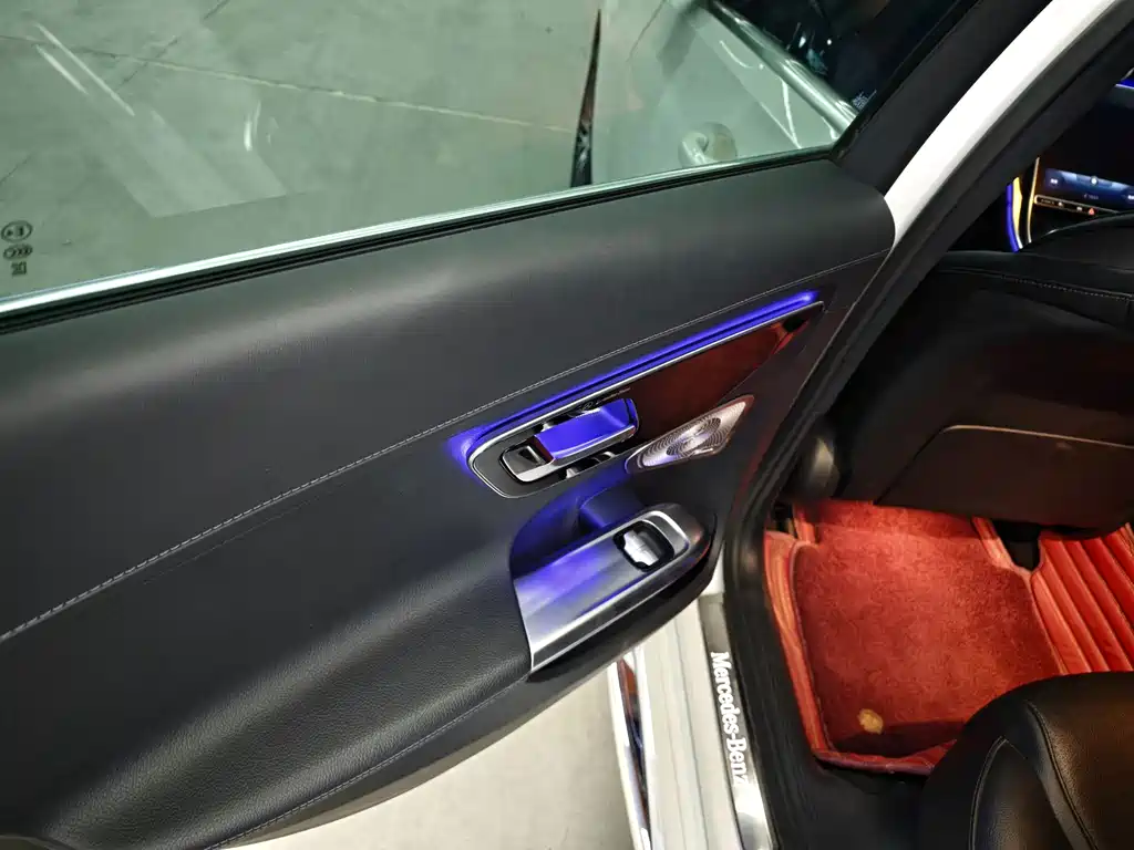 Mercedes-Benz C-Class — миниатюра 12