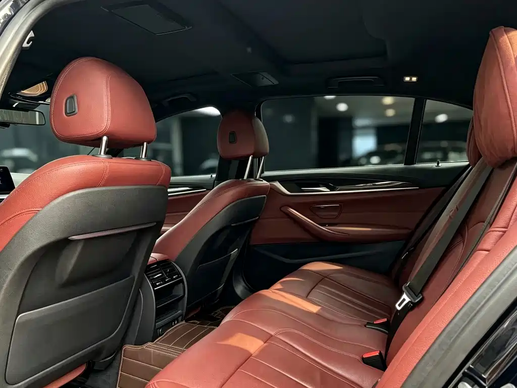 BMW 5 Series — миниатюра 6