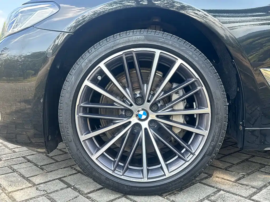 BMW 5 Series — миниатюра 20