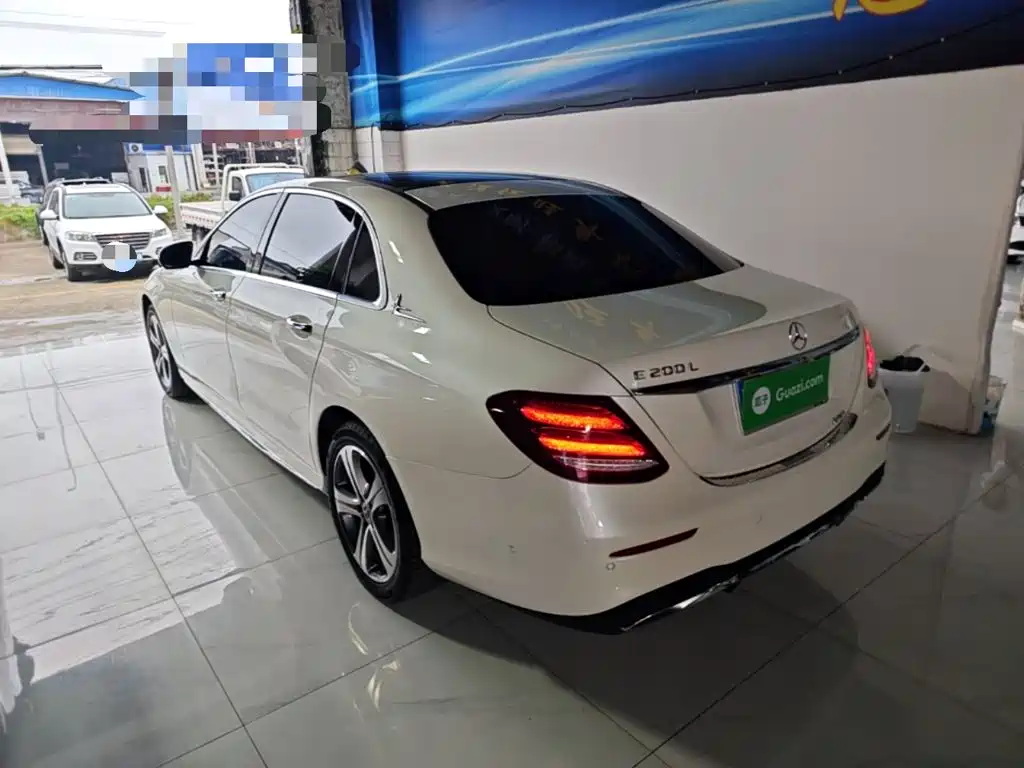 Mercedes-Benz E-Class — миниатюра 5