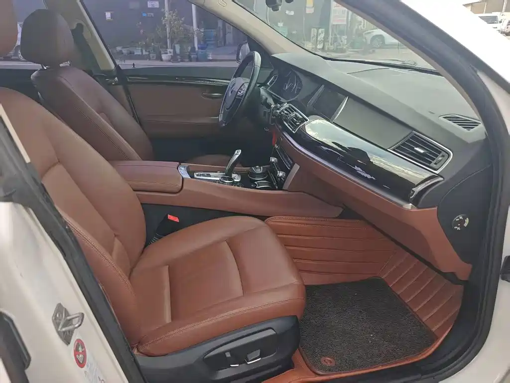 BMW 5 Series GT — миниатюра 11