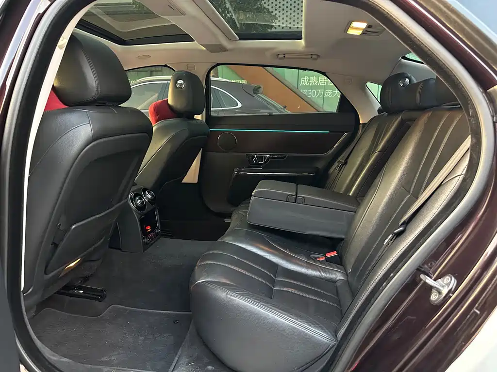Jaguar XJ — миниатюра 6