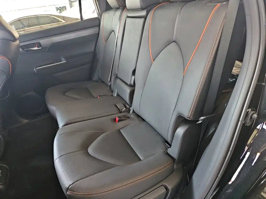 Toyota Crown Kluger — миниатюра 17