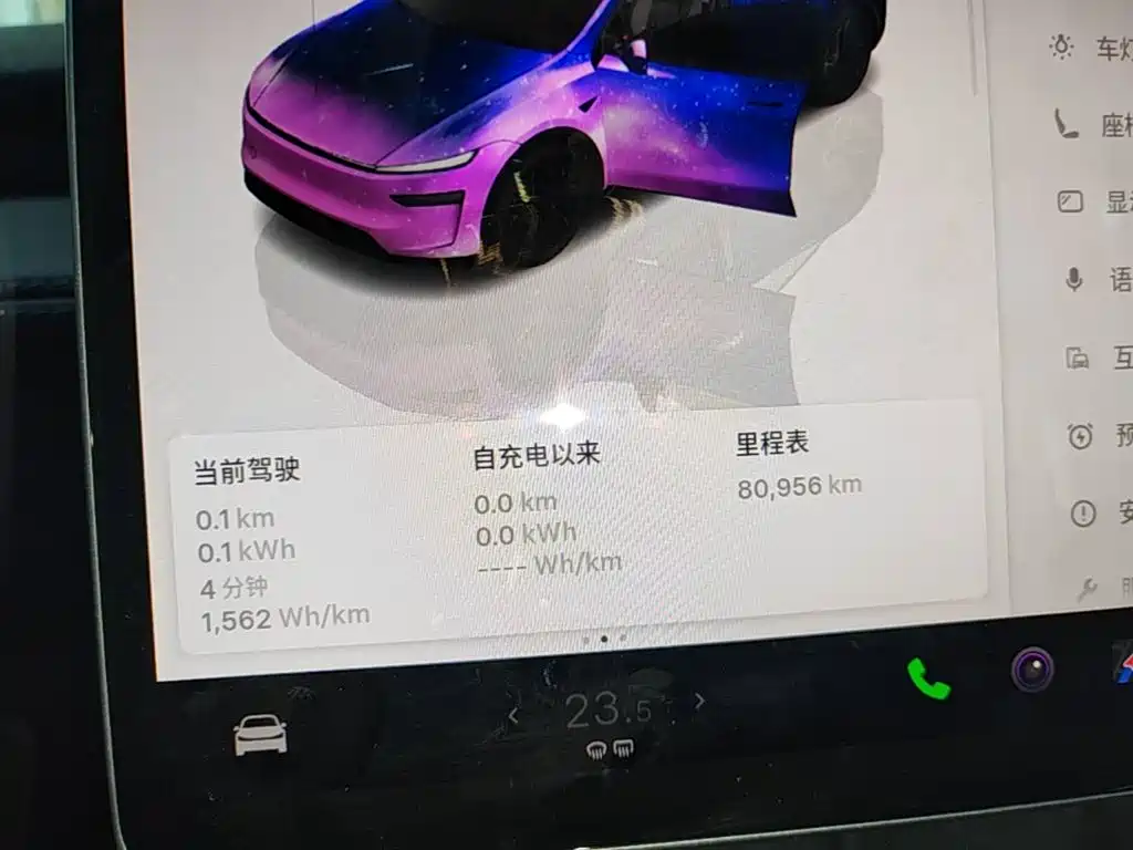 Tesla Model Y — миниатюра 12