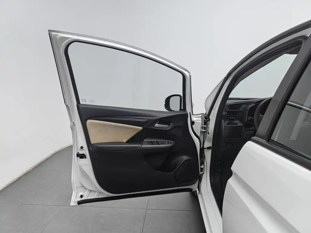 Honda Fit — миниатюра 8