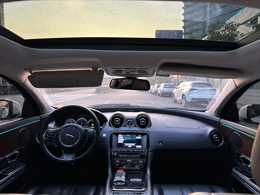 Jaguar XJ — миниатюра 13