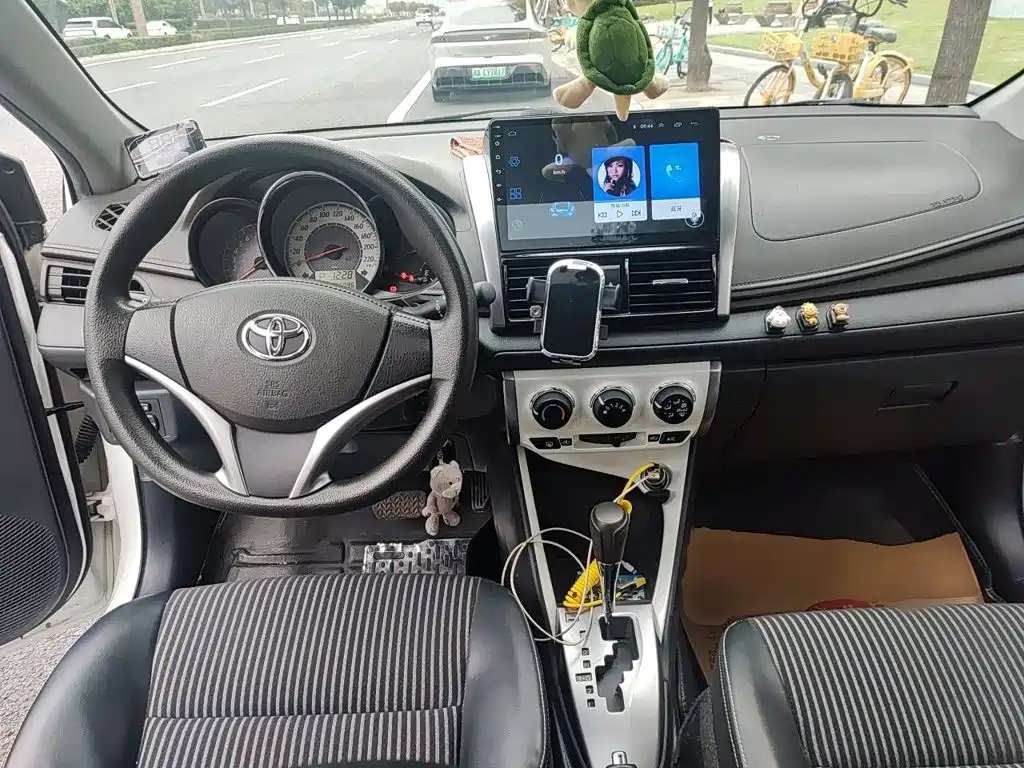 Toyota Yaris L — миниатюра 5