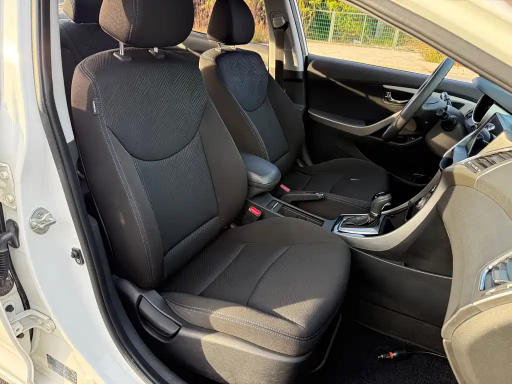 Hyundai Elantra Langdong — миниатюра 16