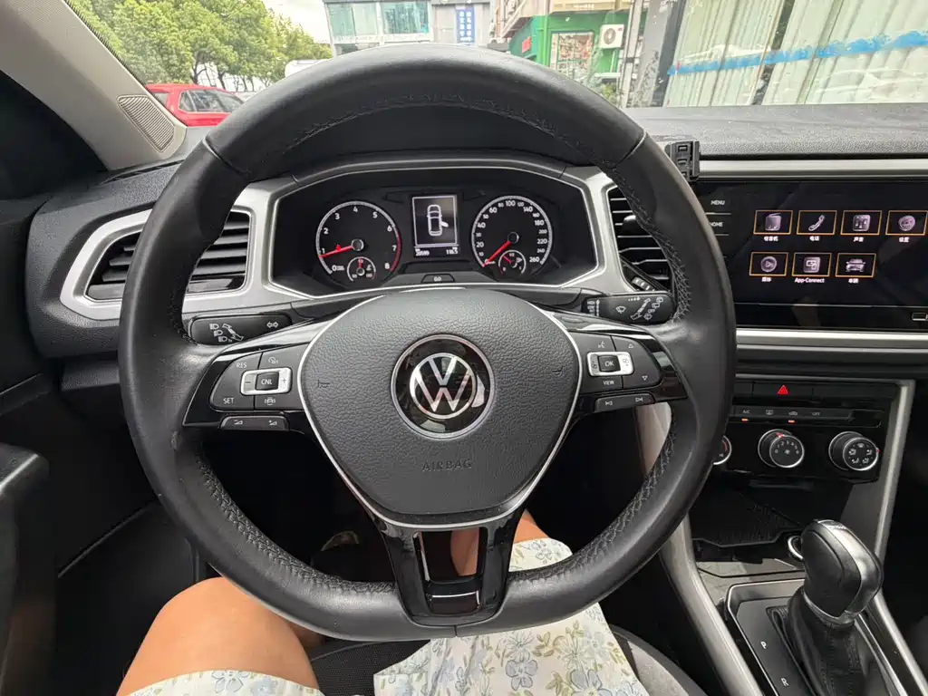 Volkswagen T-Roc — миниатюра 13