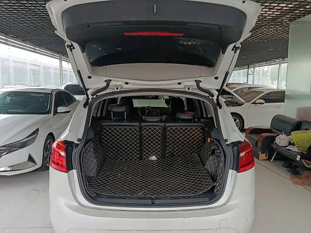 BMW 2 Series Active Tourer — миниатюра 19