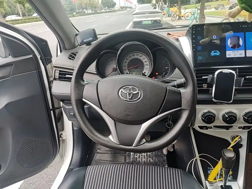 Toyota Yaris L — миниатюра 6