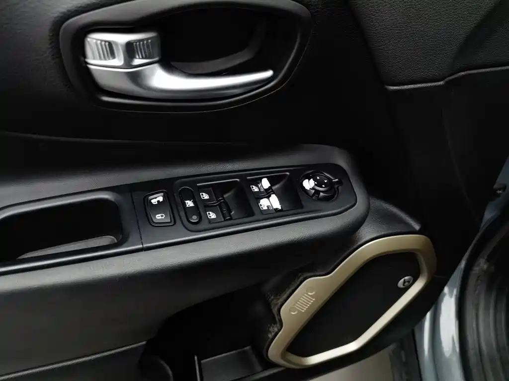Jeep Renegade — миниатюра 9