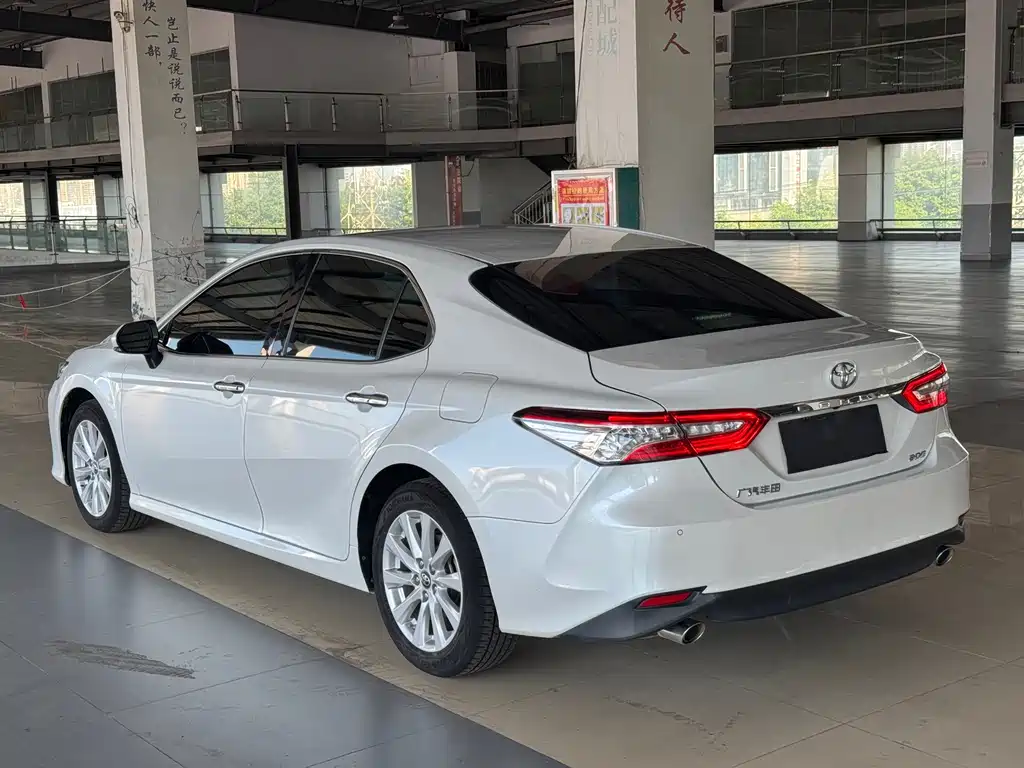 Toyota Camry — миниатюра 4