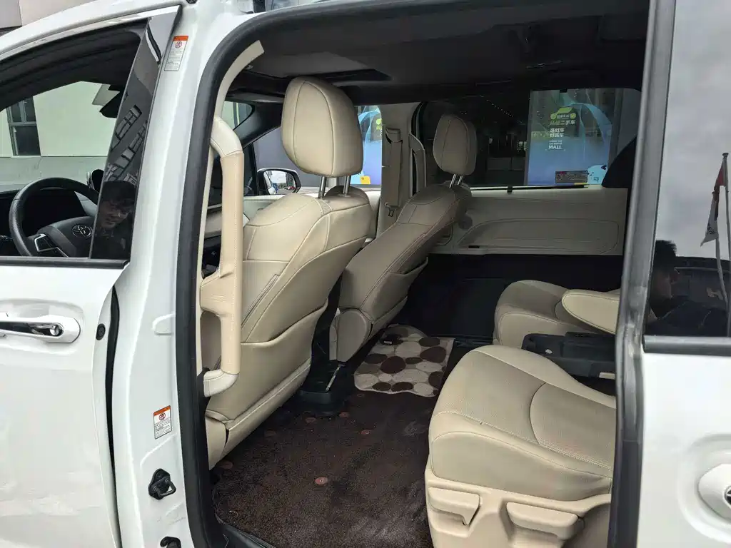Toyota Granvia — миниатюра 4