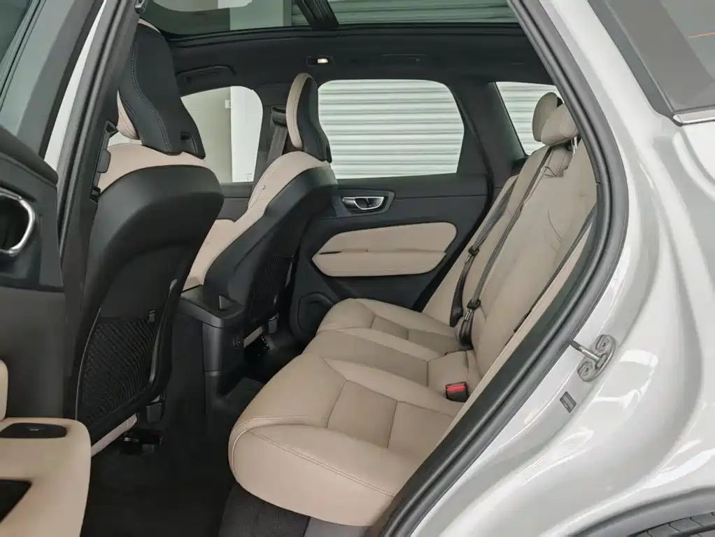 Volvo XC60 PHEV — миниатюра 12